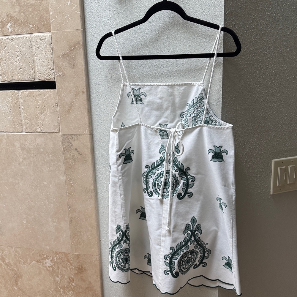 Zara White Dress with Forest Green Leaf Motif - Picture 3 of 3